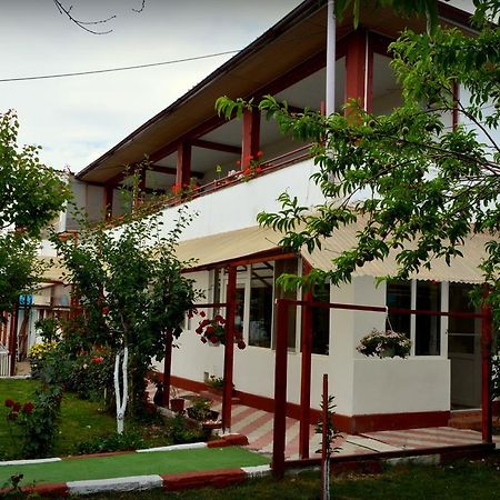 Готель Casa Gia Костінешть Екстер'єр фото